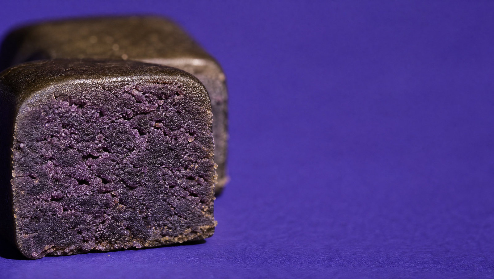 Macro — Purple Amnesia Hash 40 %